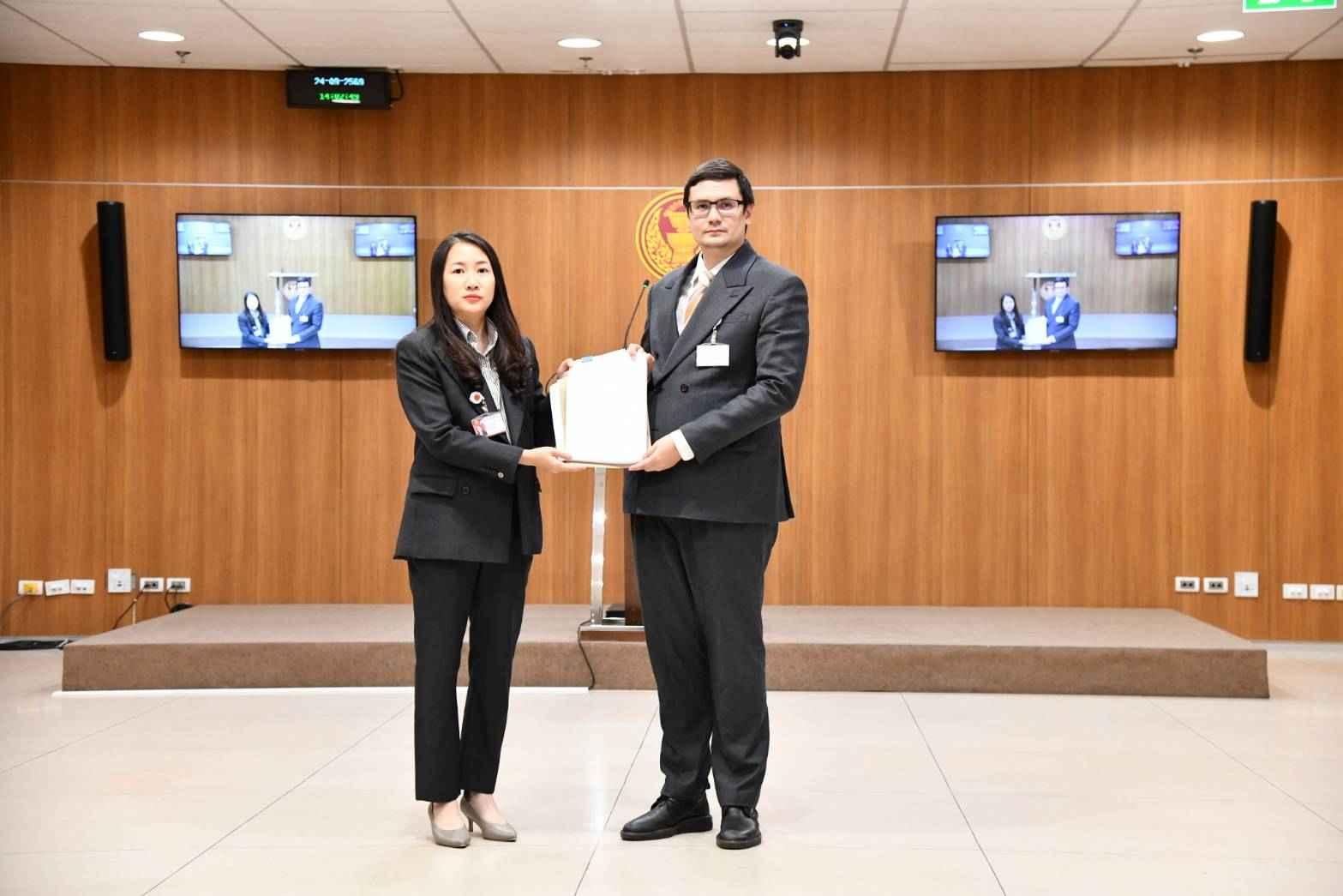 สส.เพชรรัตน์ ยื่น กมธ.การกฎหมาย ตรวจสอบคดีบ่อนเชียงใหม่ ขอขยายผลถึงเจ้าของและตรวจมาตรฐานสอบตำรวจ