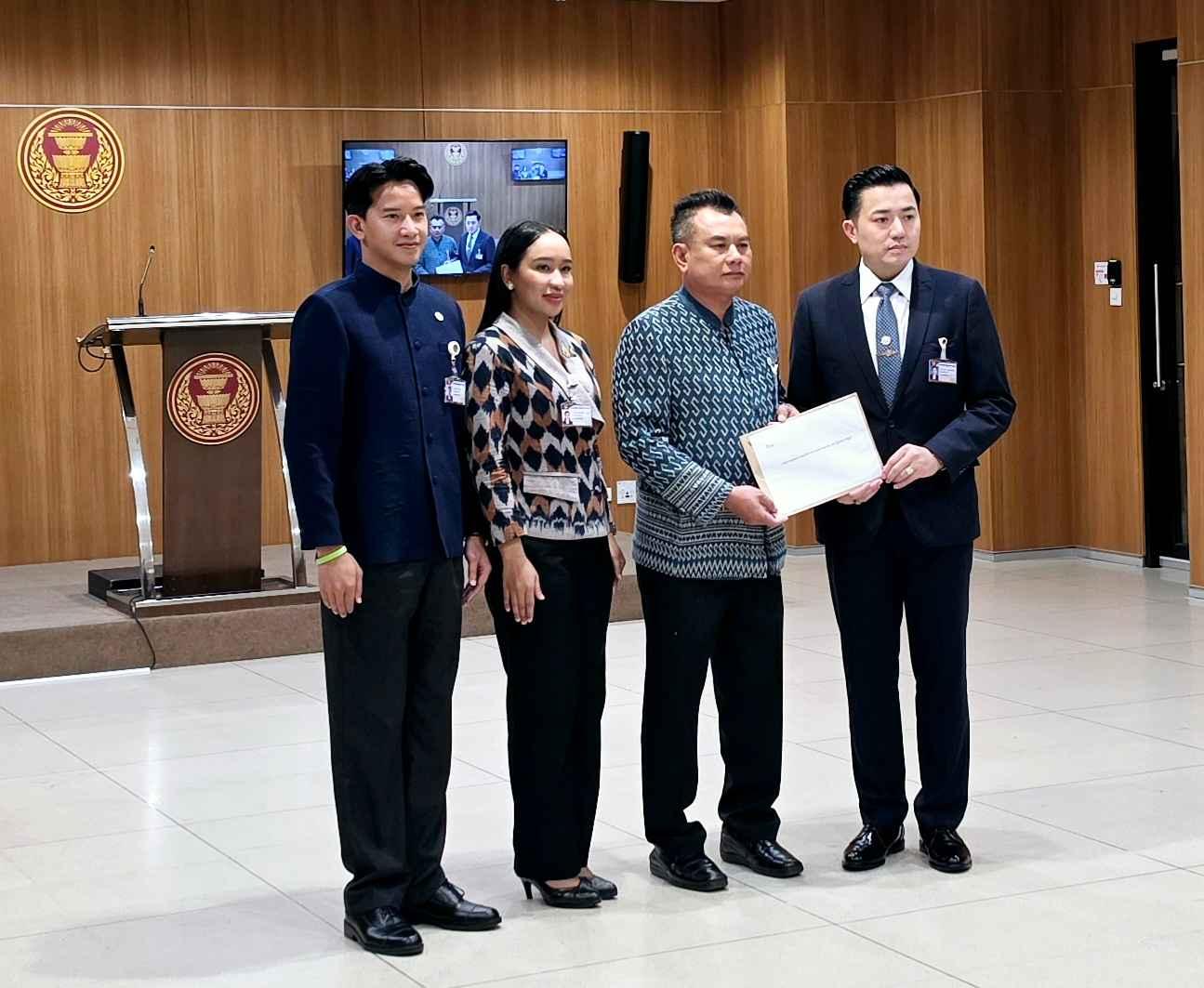 3 สส.สกลนคร ยื่น กมธ.อุตสาหกรรม ตรวจสอบข้อเท็จจริงโครงการสำรวจแร่โพแทส ห่วงผลกระทบพื้นที่เกษตร