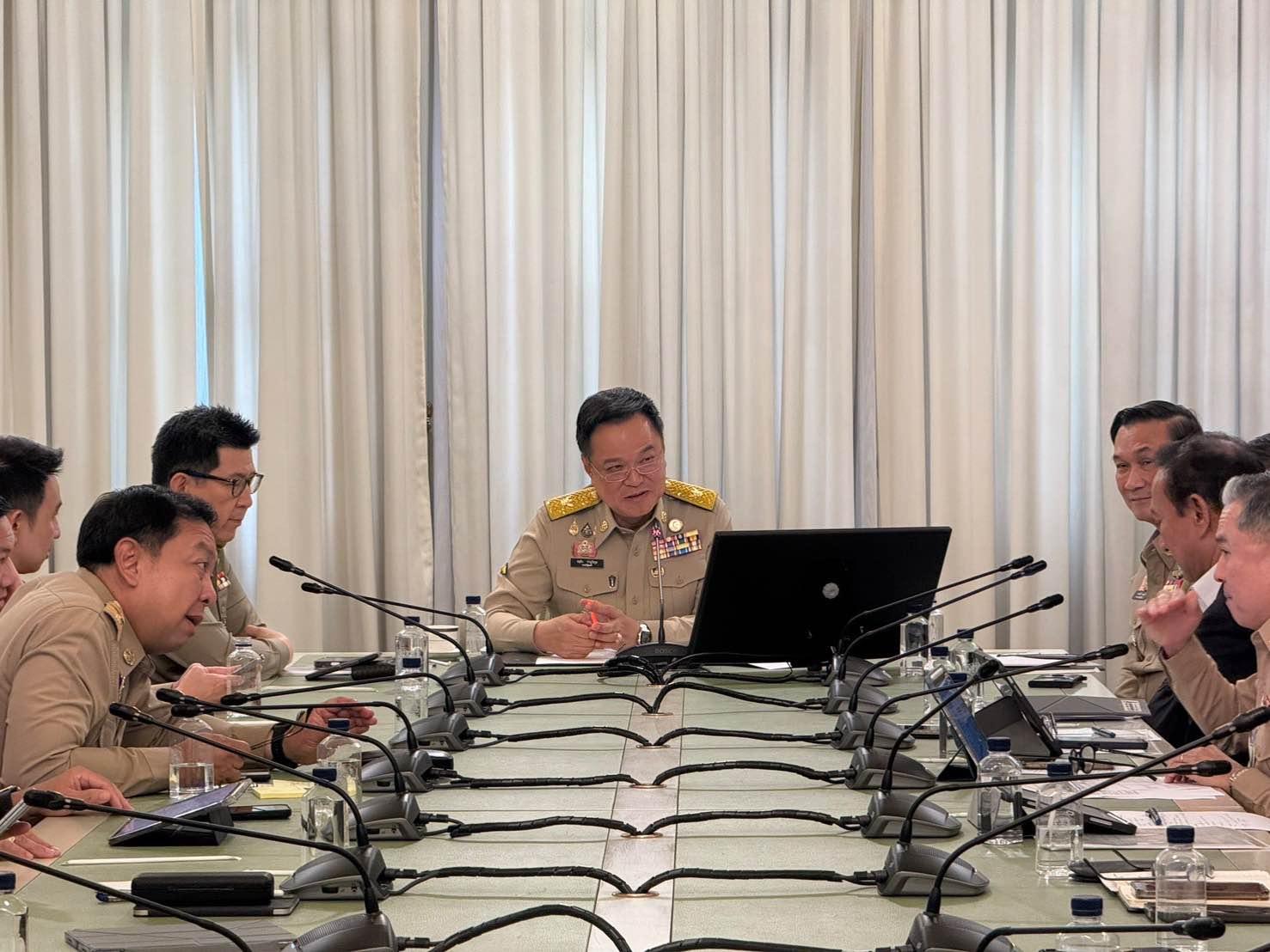 นายกฯ เรียกประชุมด่วนแก้น้ำท่วม กทม. สั่งระดมทุกหน่วยเร่งระบายน้ำ