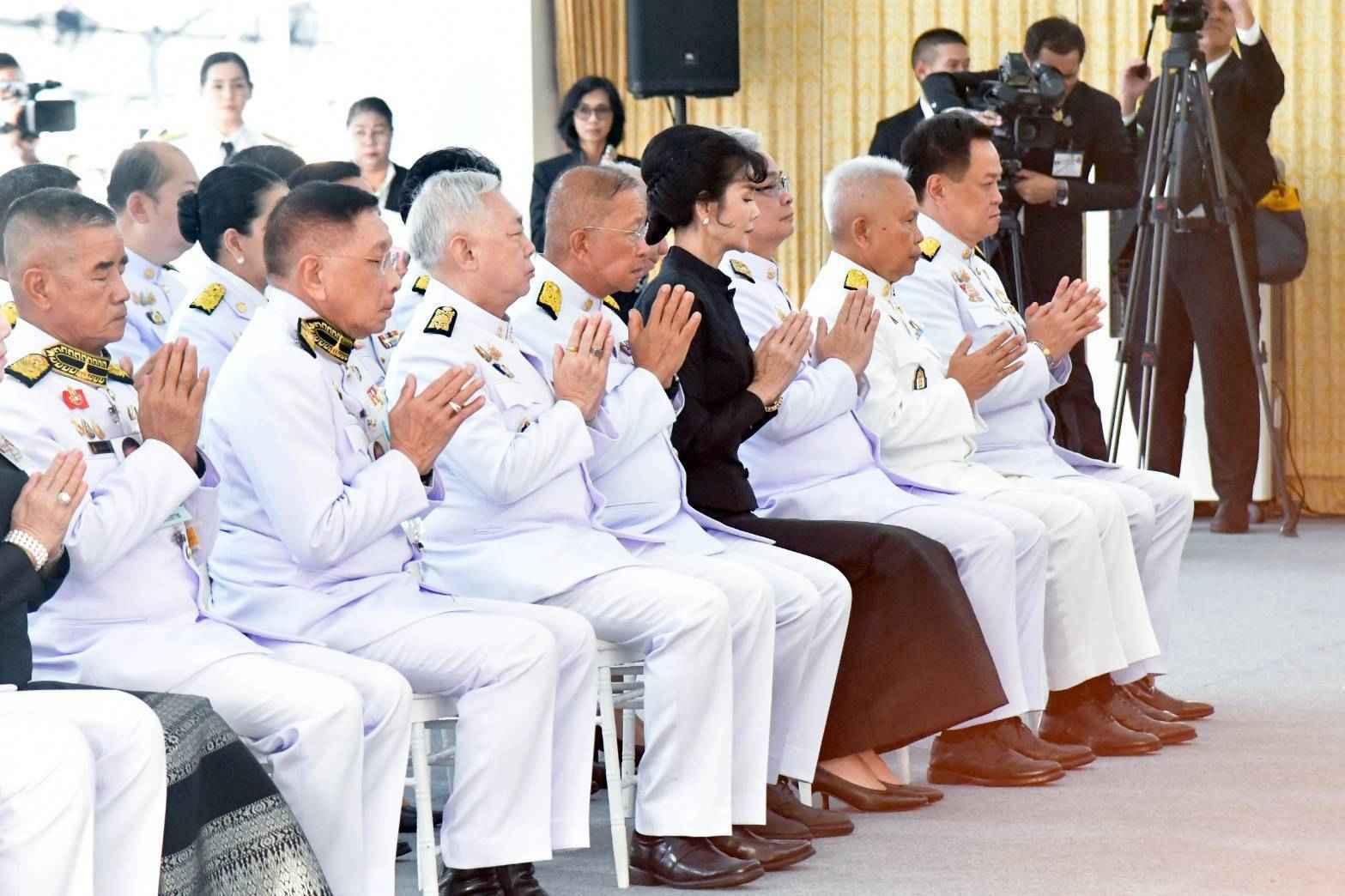 ประธานรัฐสภาและประธานวุฒิสภา ร่วมพิธีทำบุญถวายพระราชกุศล เนื่องในวันคล้ายวันสวรรคตสมเด็จพระพันปีหลวง