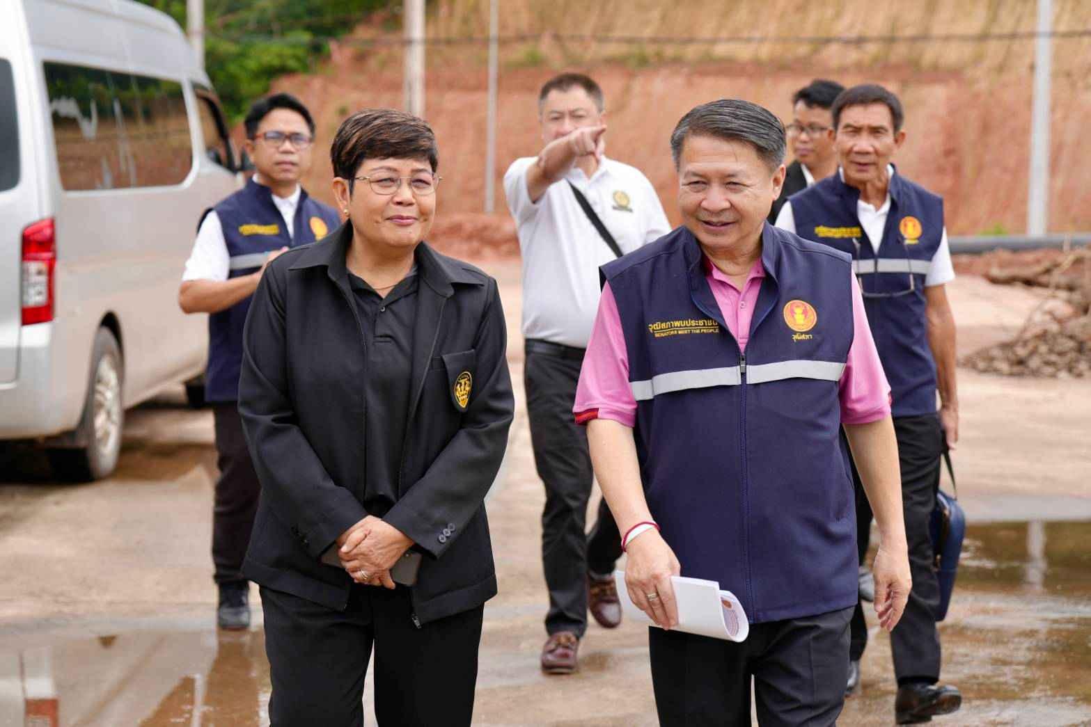 สว.พบประชาชน ติดตามโครงการถนนเชื่อมพื้นที่เศรษฐกิจชายแดนนครพนม