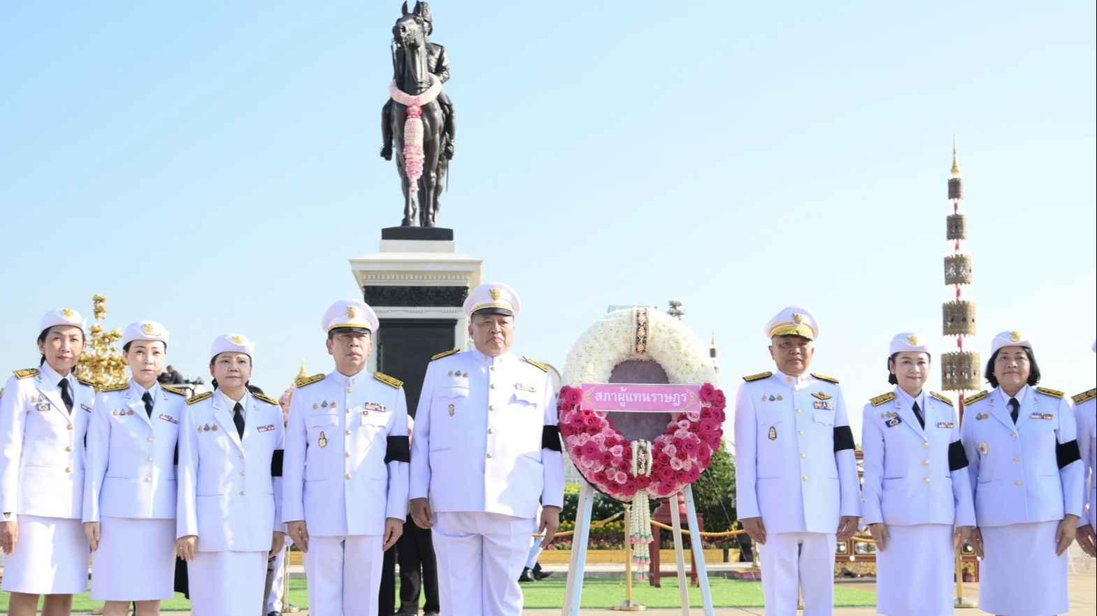 ประธานสภาผู้แทนราษฎร วางพวงมาลาถวายราชสักการะฯ เนื่องในวันคล้ายวันสวรรคตพระบาทสมเด็จพระจุลจอมเกล้าเจ้าอยู่หัว