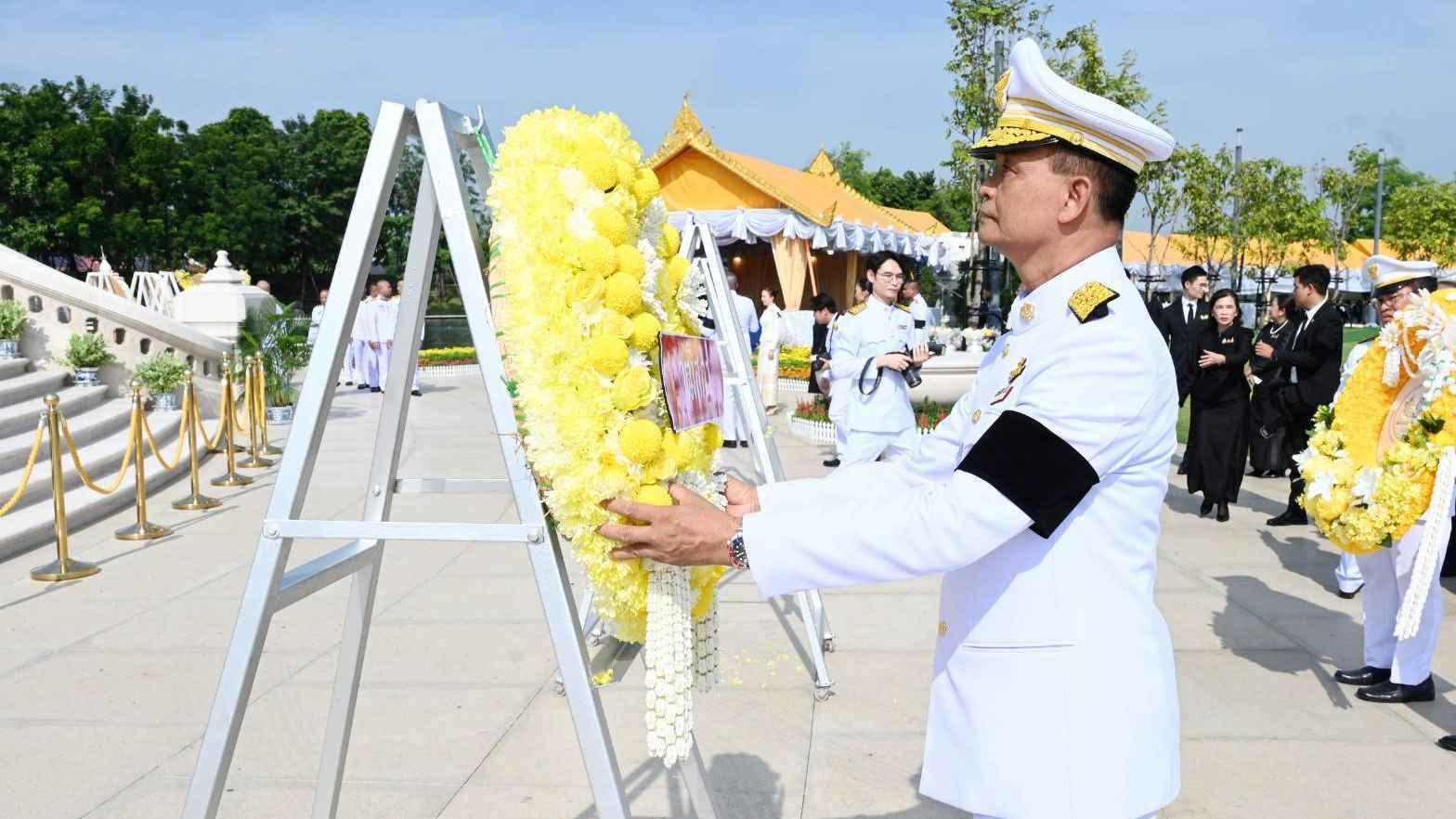 วุฒิสภาวางพวงมาลาถวายราชสักการะ เนื่องในวันนวมินทรมหาราช